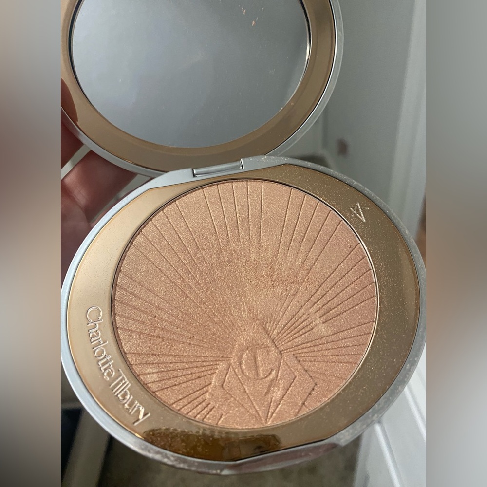 Charlotte Tilbury Hollywood superstar glow highlighter